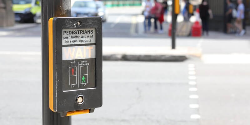 Traffic push button box for pedestrians