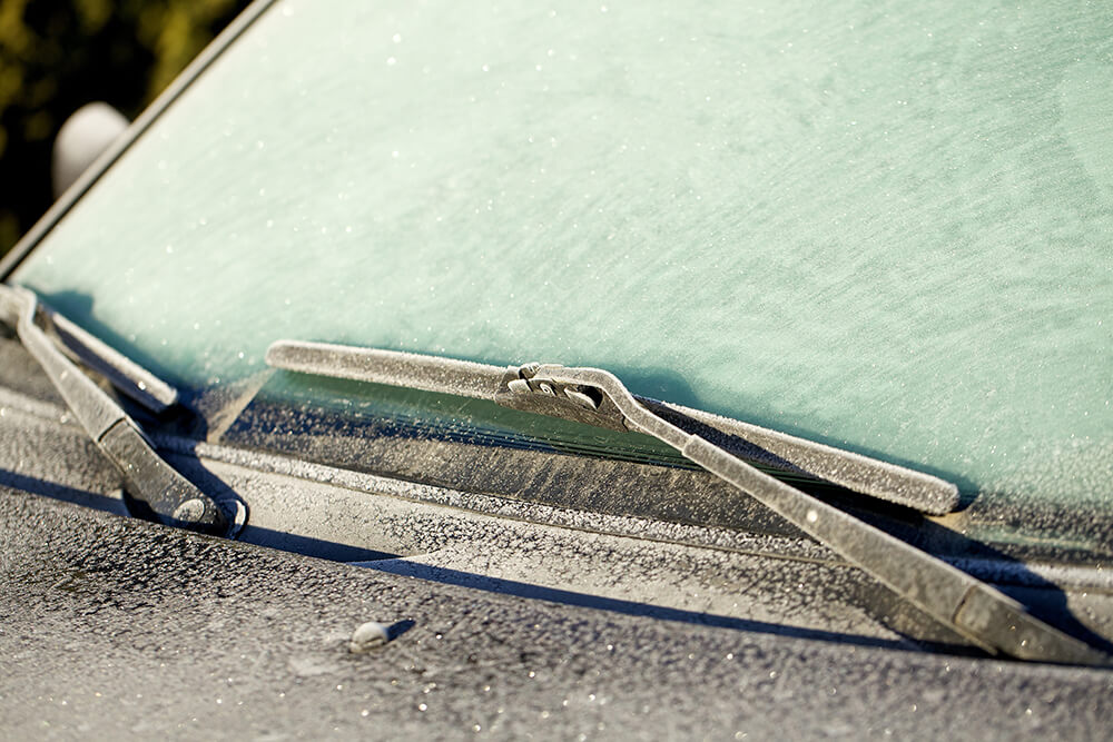 The best way to de-ice your car in the winter